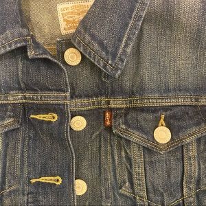 Levi’s Cropped Jean Jacket